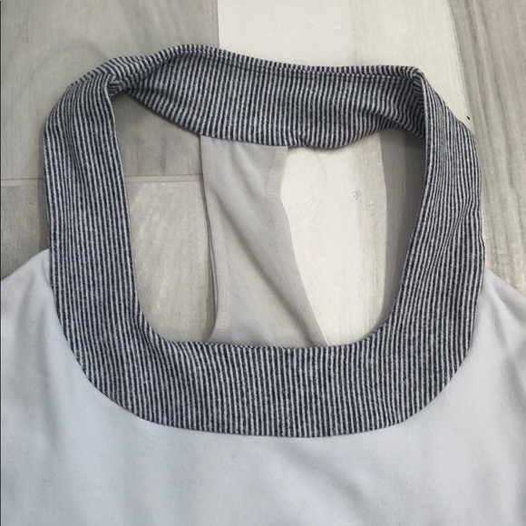 Lululemon Razorback - Picture 3 of 3